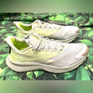 NWT Reebok Women's Gray Green Sneaker Shoes Size 8